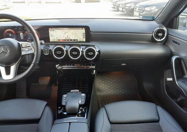 Mercedes-Benz Klasa A cena 109900 przebieg: 53122, rok produkcji 2020 z Kraków małe 407